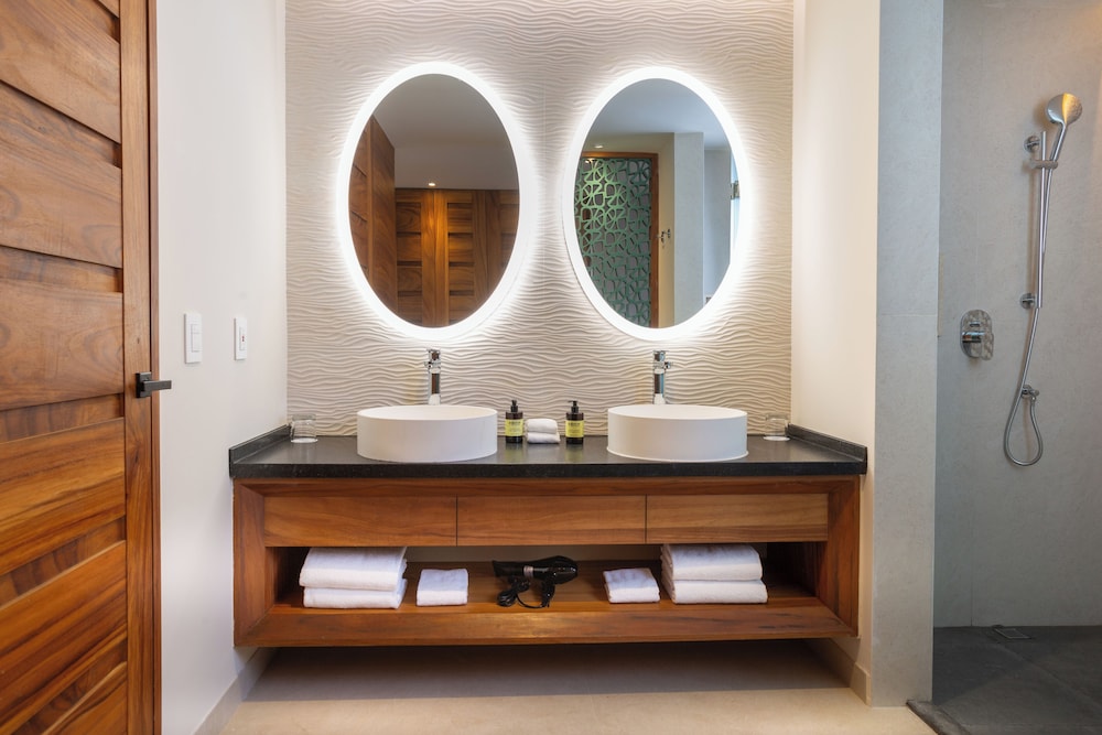 Platinum King Junior Suite Ocean Front - Photo 4