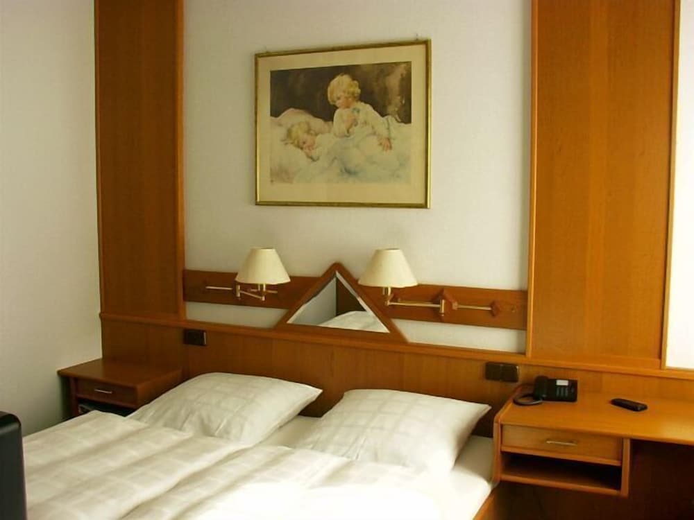Standard Double Room photo 2