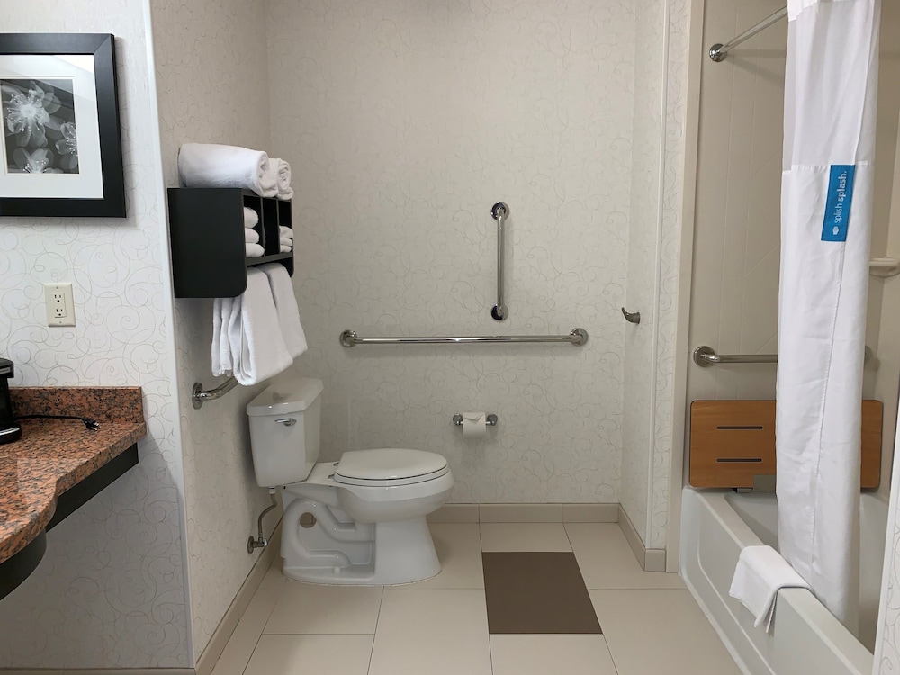 Room, 2 Queen Beds, Accessible, Non Smoking - Photo 7