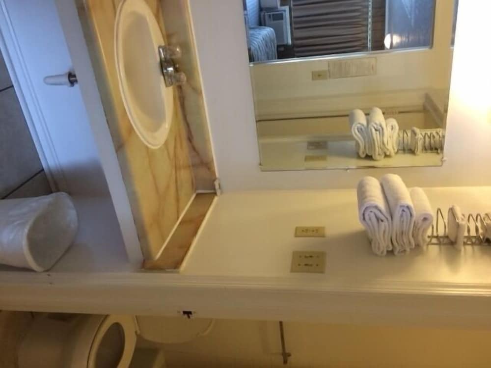 Double Room, 2 Queen Beds, Smoking photo 3