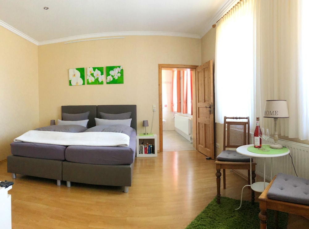 Comfort Double Room, 2 Bedrooms (Shared kitchen) photo 2