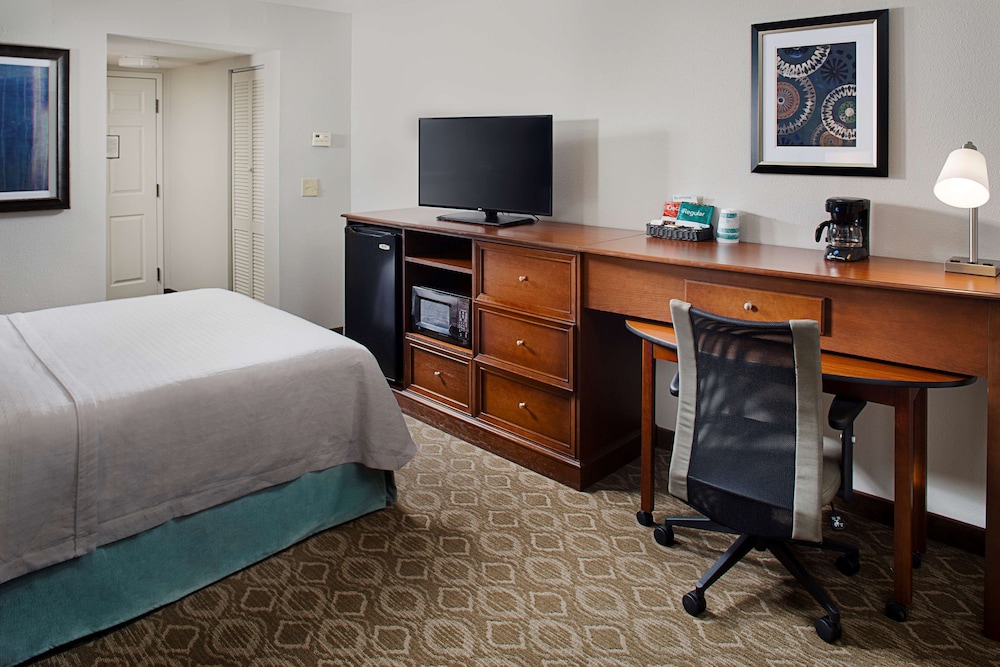 Room, 1 Queen Bed, Accessible (Roll-in Shower, Nonsuite) - Photo 2