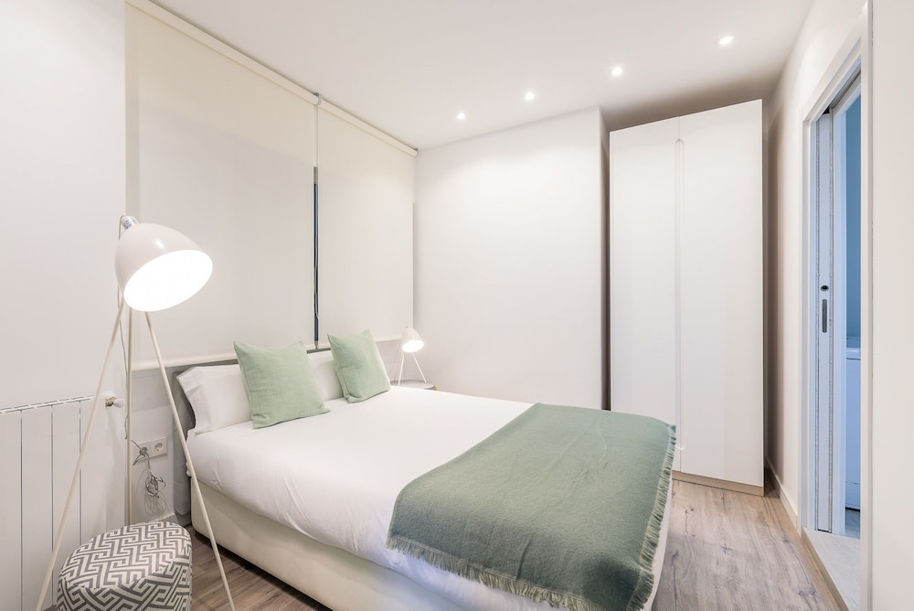 Apartamento, 2 habitaciones, terraza, vista al parque