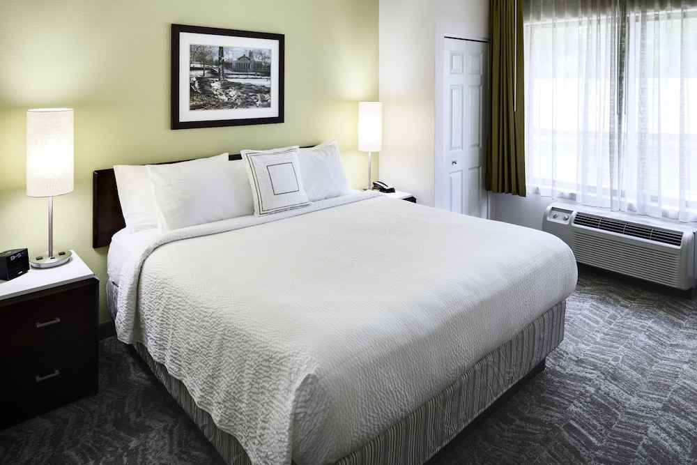 Suite, 1 King Bed with Sofa bed (Mobility/Hearing Access, Roll-In Shwr) photo 1