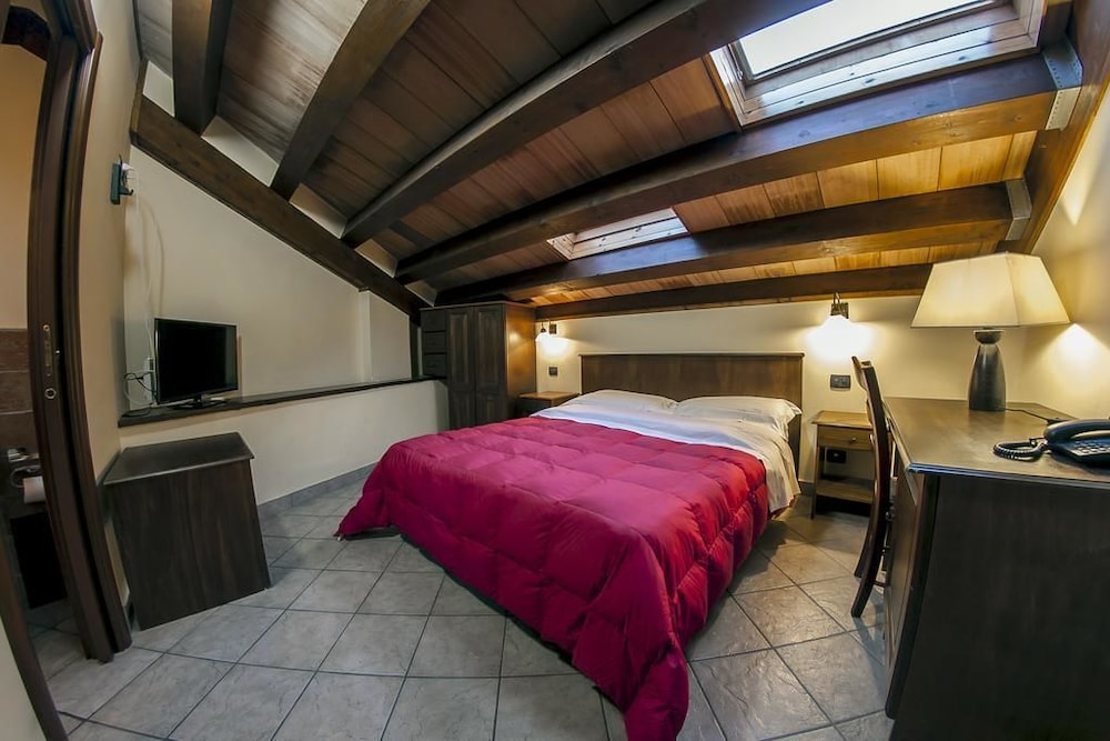 Economy Double or Twin Room (Attic) photo 1