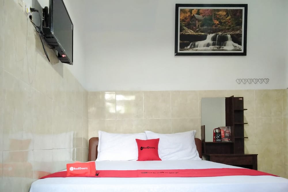 Premium Room (RedDoorz) - Photo 1