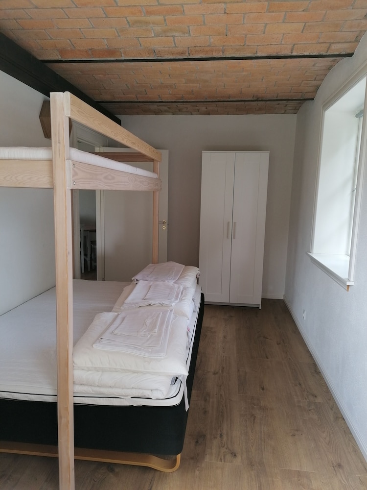 Basic Apartment, Multiple Beds, Non Smoking photo 3
