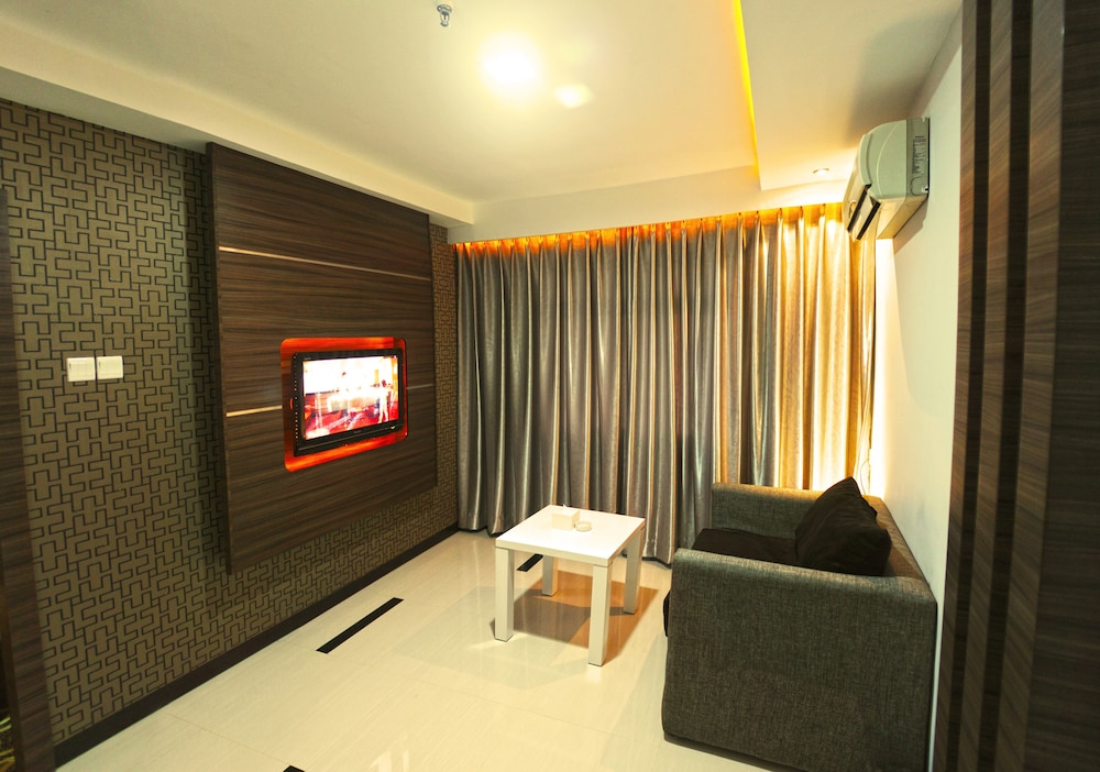 Executive Suite, 1 King Bed - Photo 4