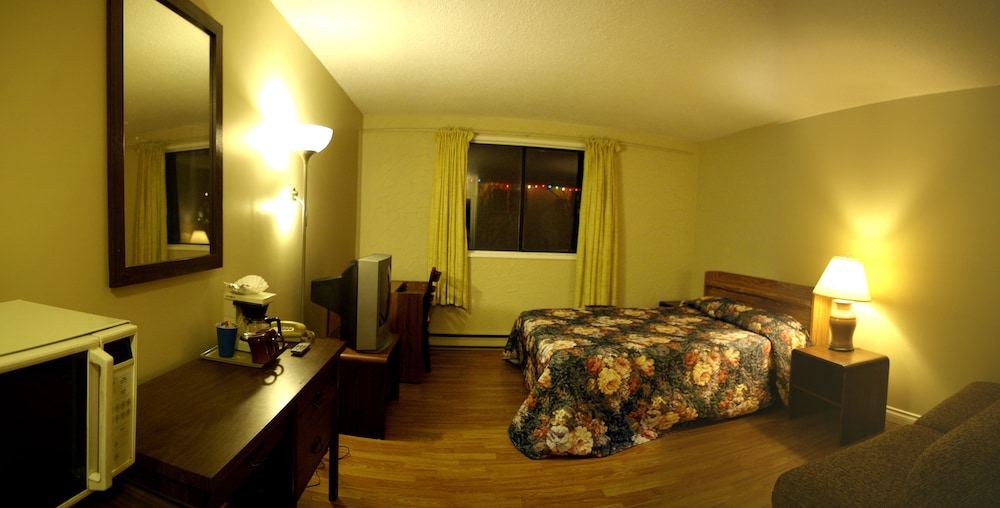 Standard Room, 1 Queen Bed, Refrigerator & Microwave photo 1