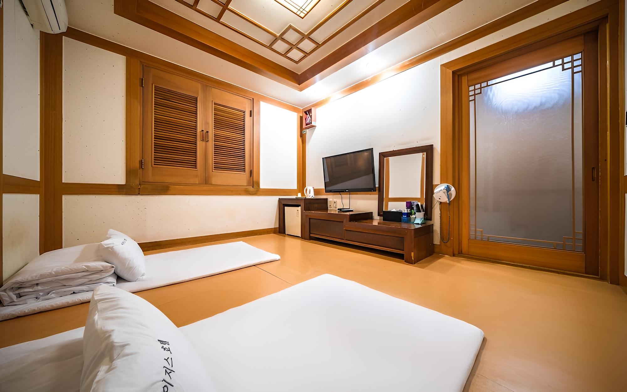 Room (Standard room - Ondol (additional on-) - Photo 7