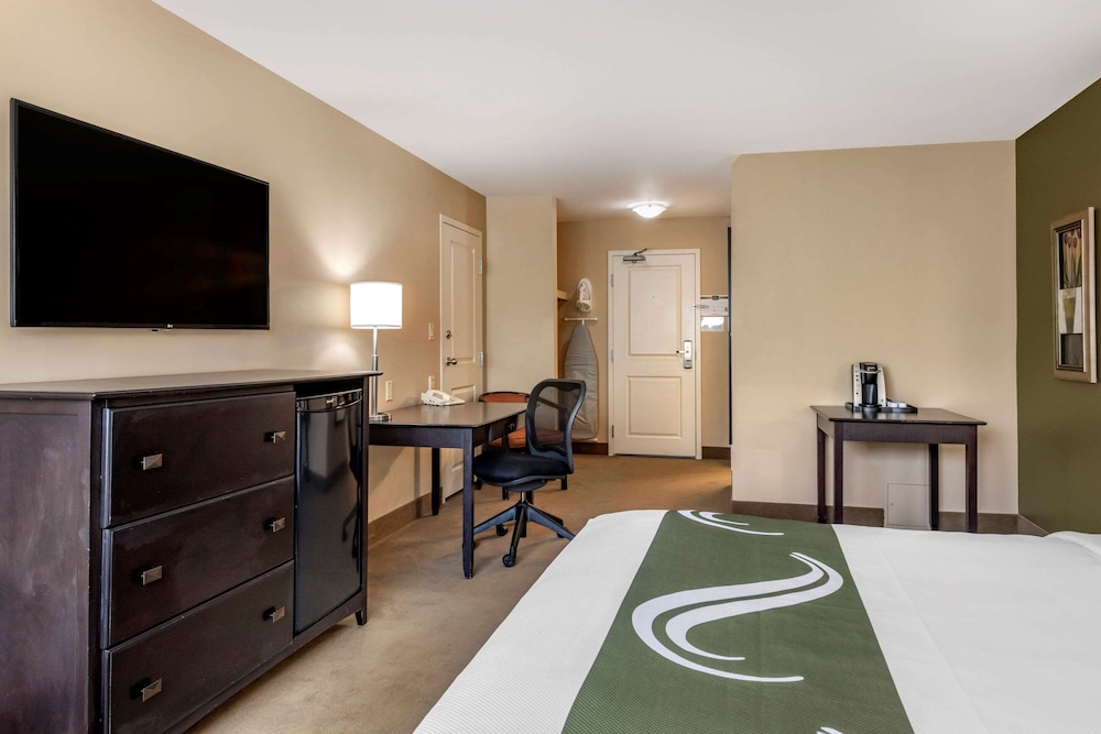 Suite, Multiple Beds, Non Smoking (Upgrade) - Photo 2