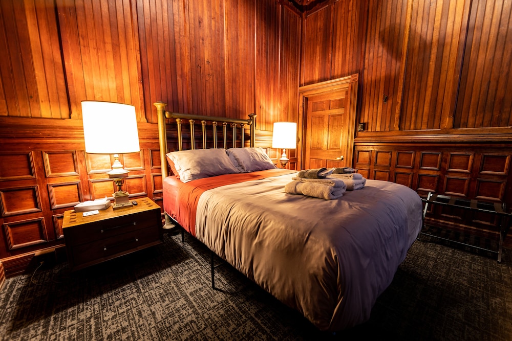 Grand Suite, Multiple Beds, Ensuite, Corner