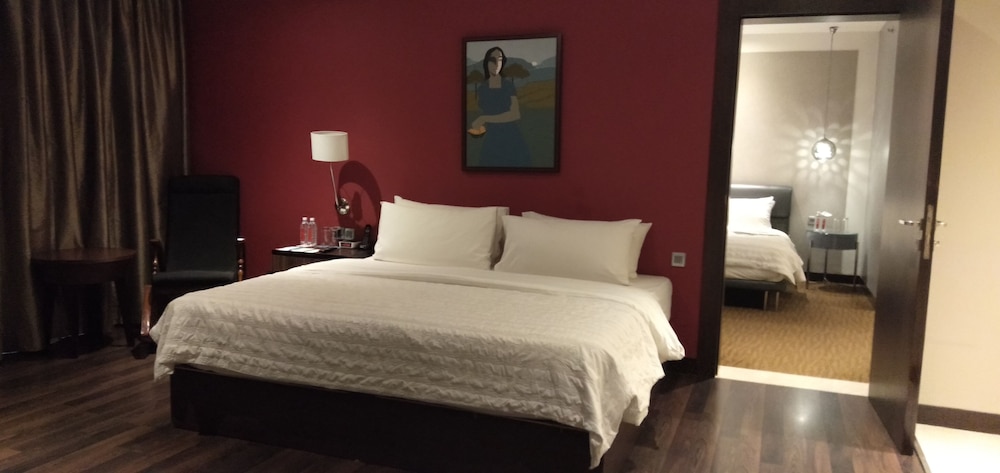 Executive Suite, 1 Bedroom - Photo 5