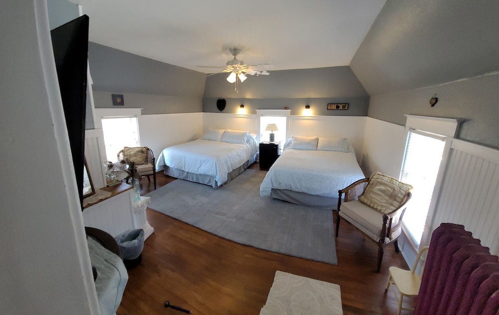 Standard Double Room, 2 Queen Beds