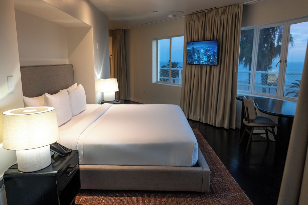 Premier Penthouse, 1 King Bed, Ocean View