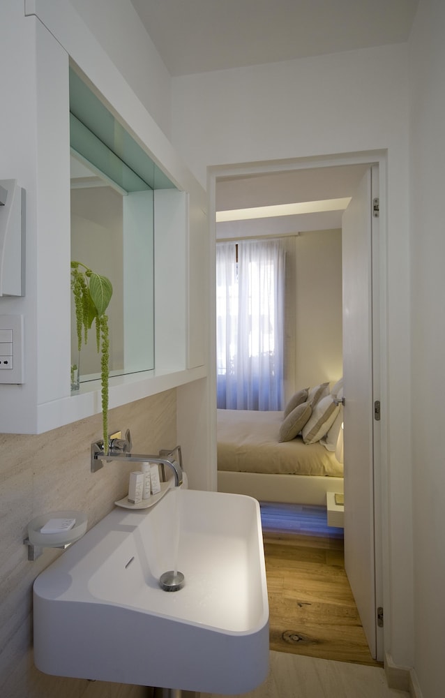 Superior Suite, 1 Queen Bed with Sofa bed photo 2
