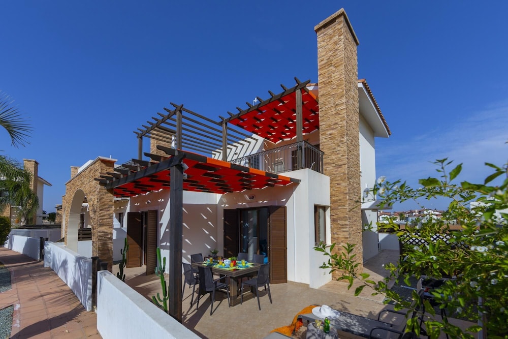 Villa photo 1