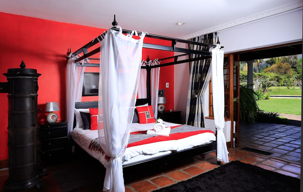 Deluxe Suite, Multiple Beds, Jetted Tub, Pool View photo 1