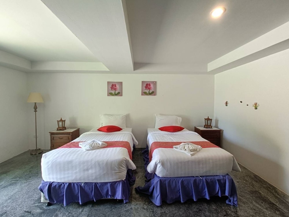 Superior Room Twin Beds - Photo 3