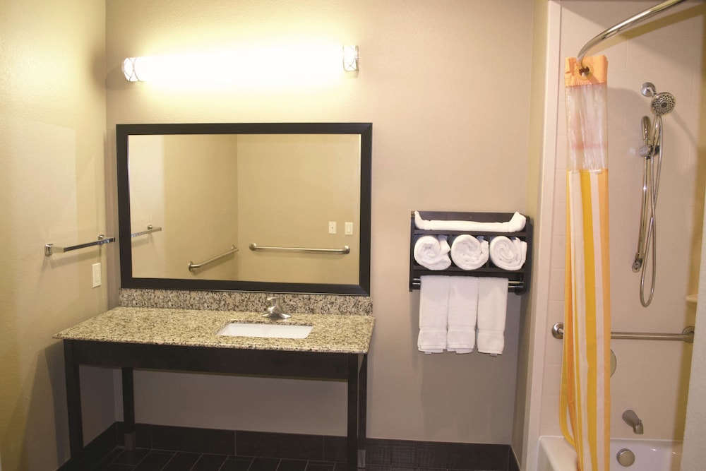 Room, 2 Queen Beds, Accessible (Mobility Accessible) photo 1