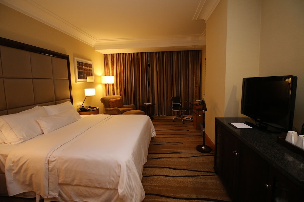 Executive Room, 1 King Bed - Photo 2