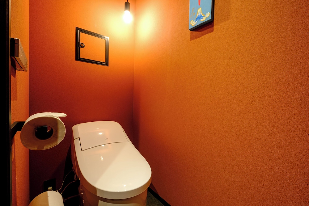Standard Twin Room thumbnail 5