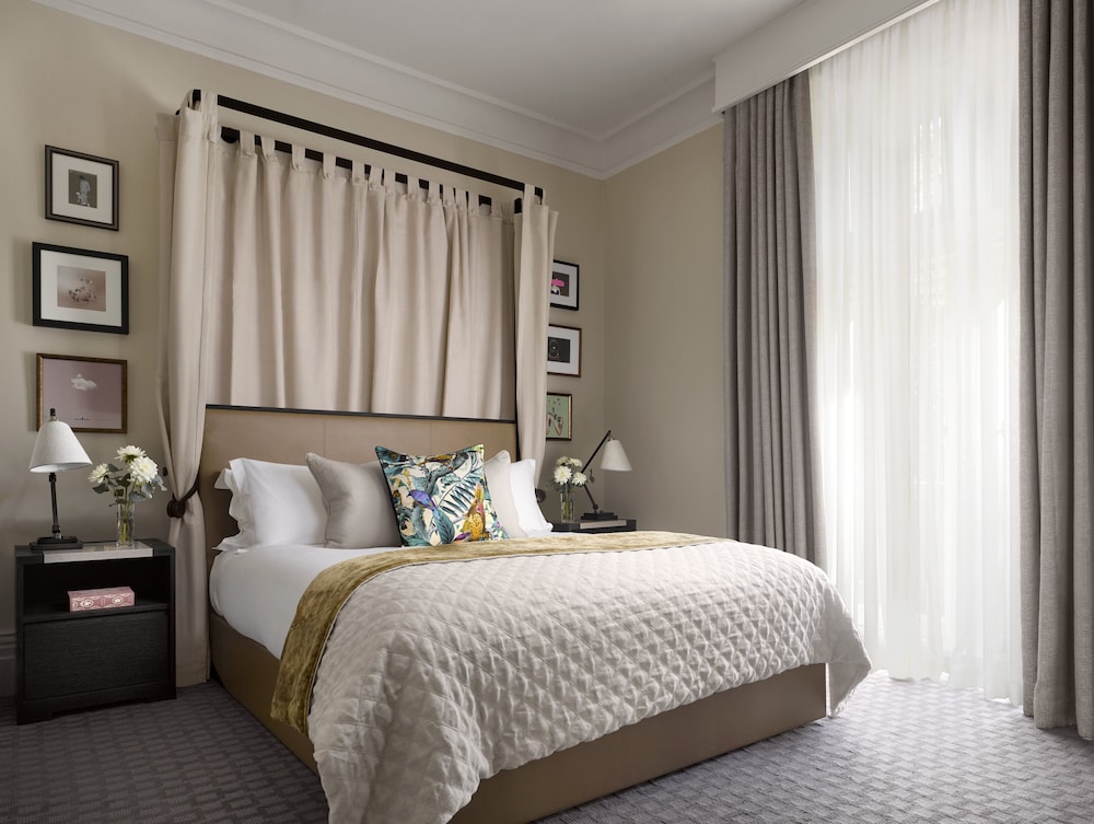 1 Queen Premium Room