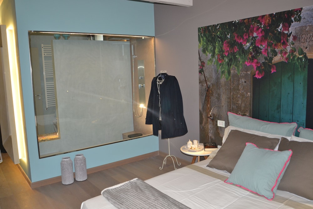 Junior Double Room, Pool View photo 2