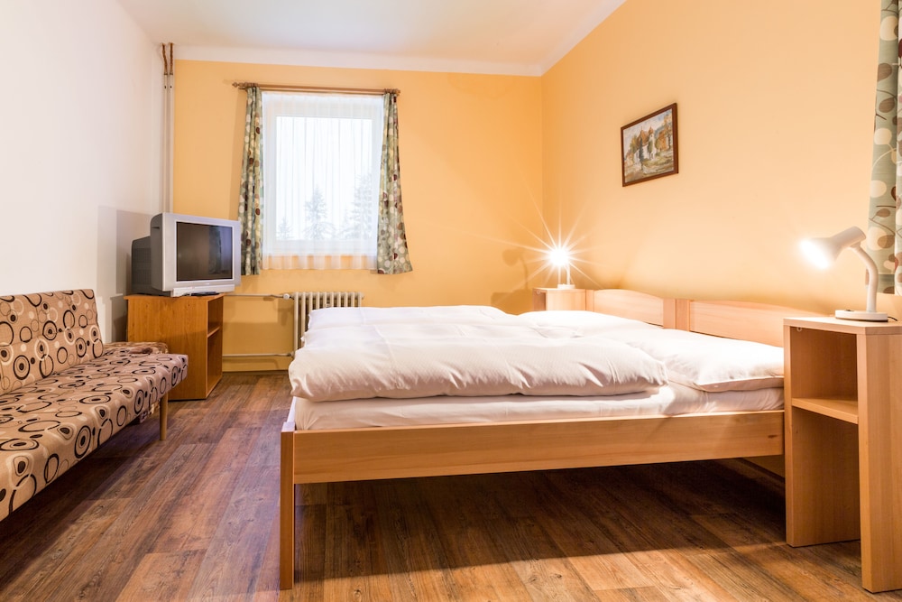 Double or Twin Room (with Extra Bed, Room 4) photo 1
