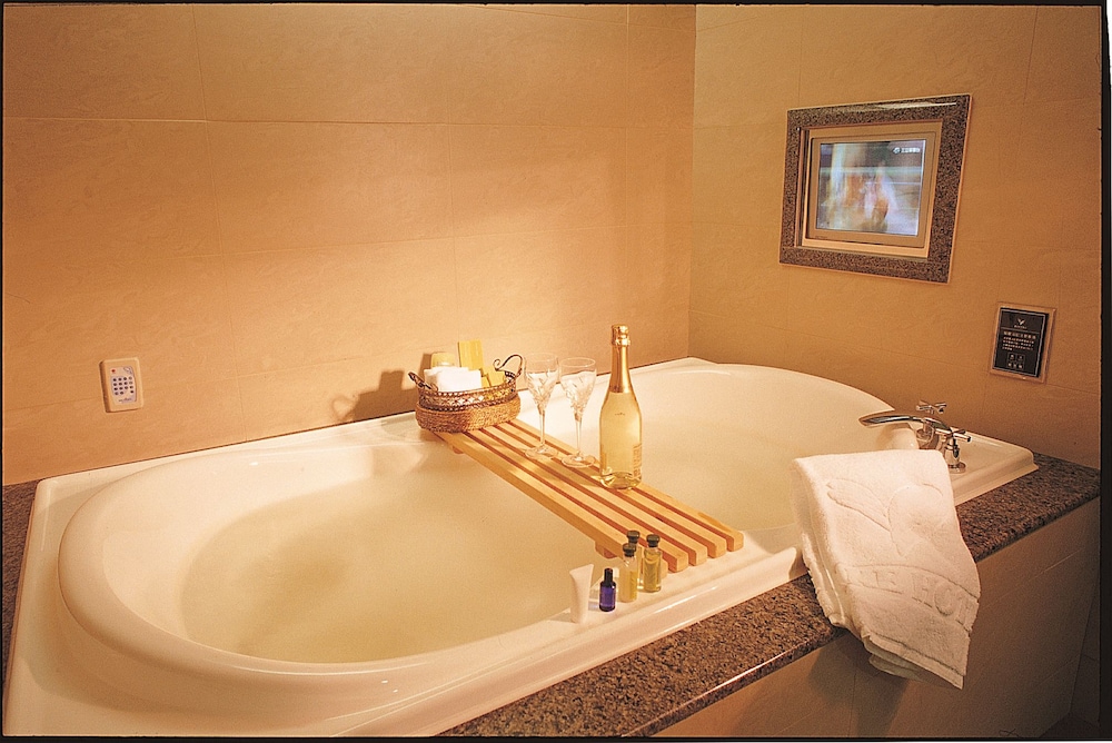 Executive Twin Room - Photo 9
