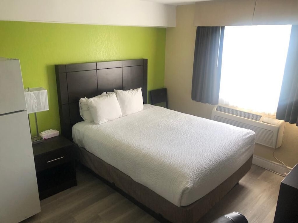 KITCHENETTE, 1 QUEEN BED