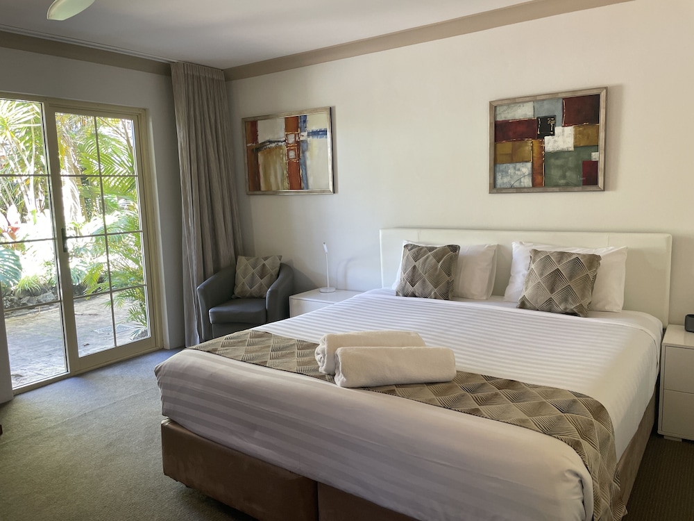 Executive King Spa Courtyard photo 1
