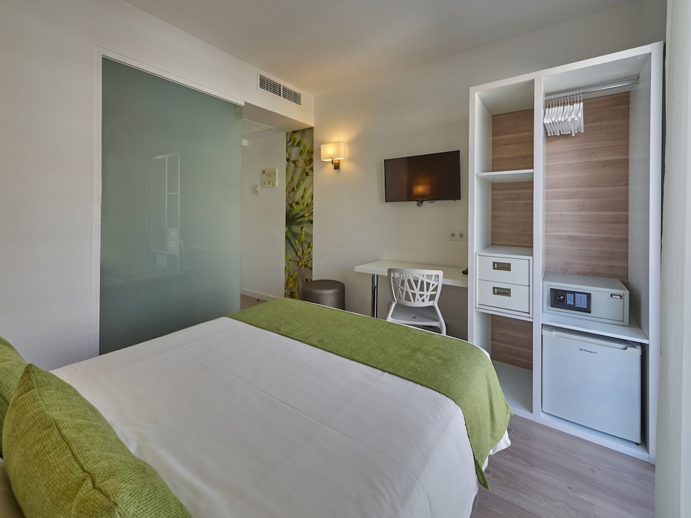 Standard Twin Room - Photo 4