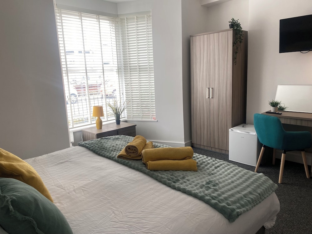 Family Room, 1 King Bed with Sofa bed