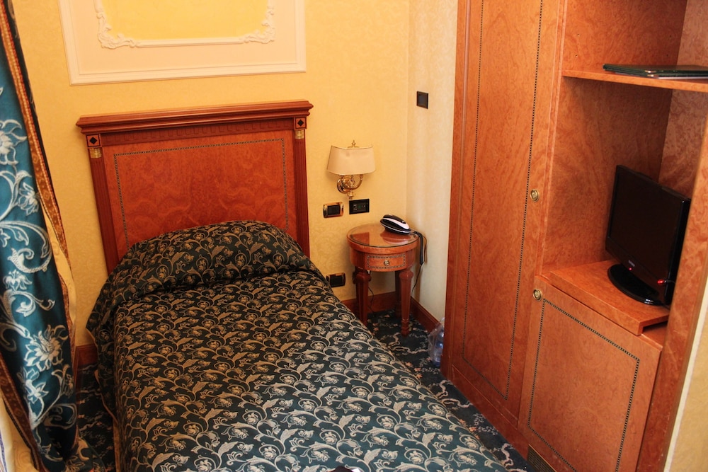 Single Room photo 2