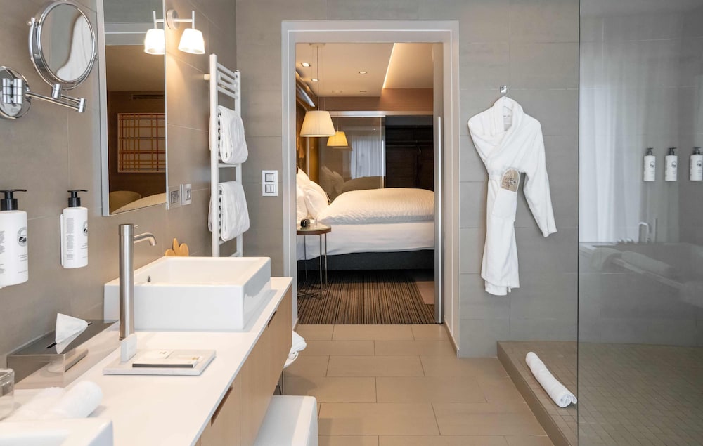Suite Junior, 1 très grand lit (Vue Voisin)