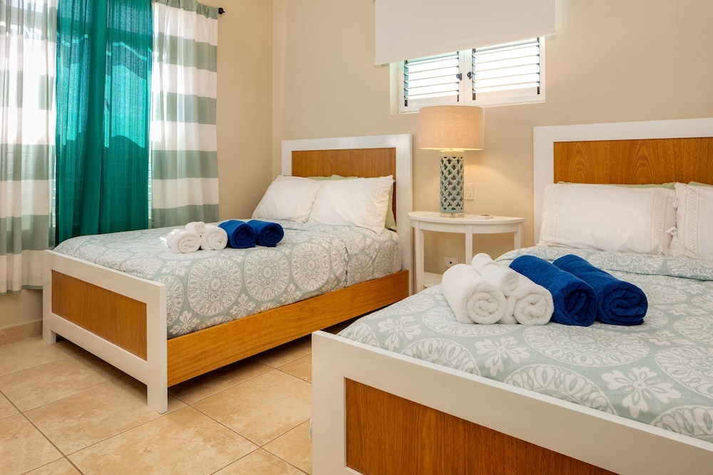 Elite Condo, 2 Bedrooms, Pool View photo 3