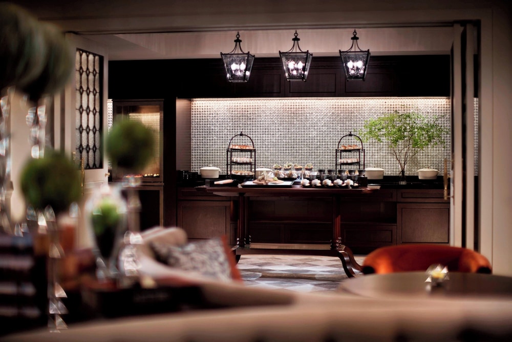 Executive Suite, 1 King Bed (Club Level) - Photo 6