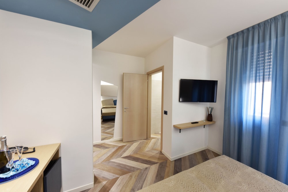 Standard Double or Twin Room - Photo 5