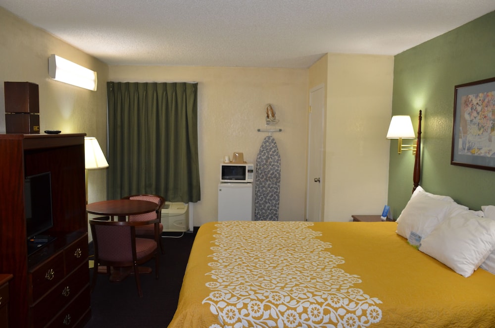 Standard Room, 1 King Bed - Photo 2
