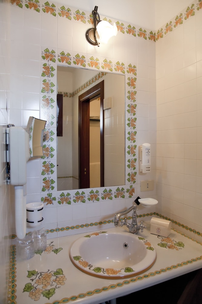 Standard Room - Photo 4