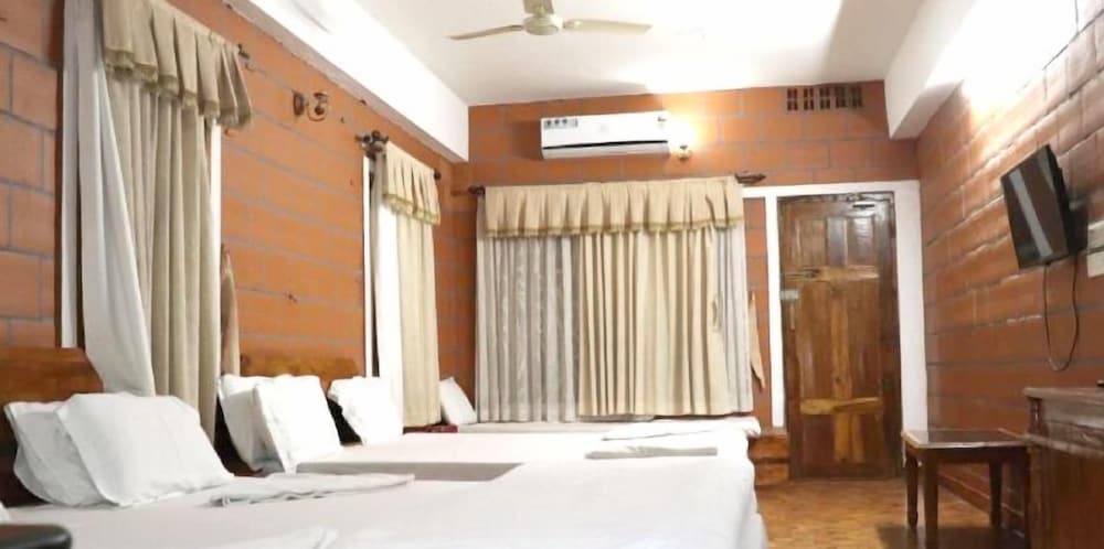 Quadruple Room - Photo 1