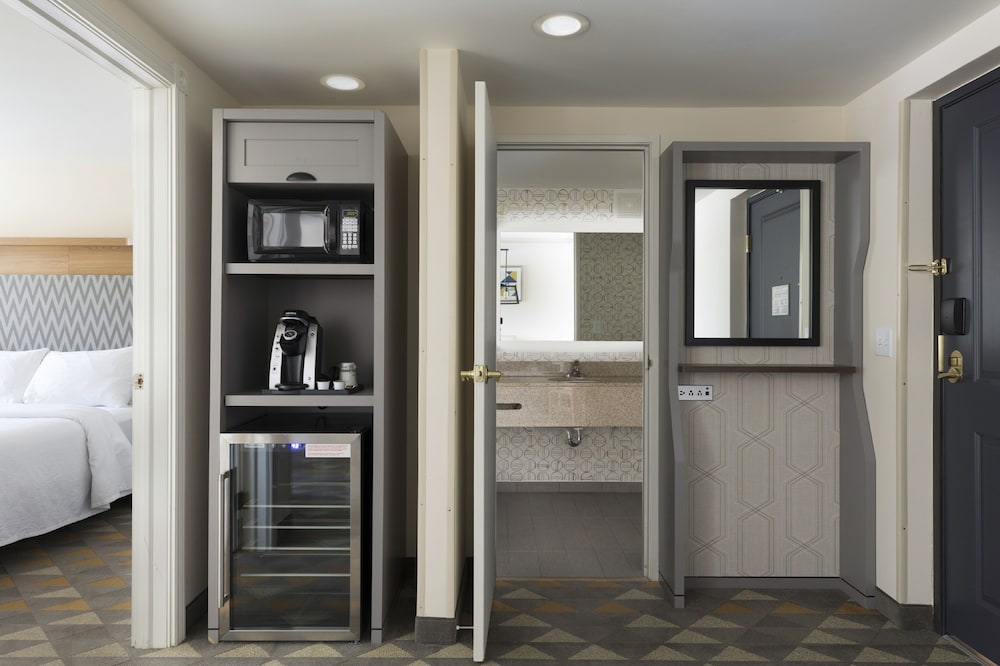 Suite, 1 Bedroom - Photo 1