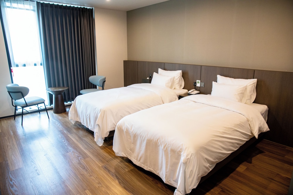 Deluxe Twin Room, City View