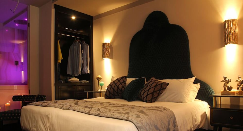 Deluxe Double Room thumbnail 5