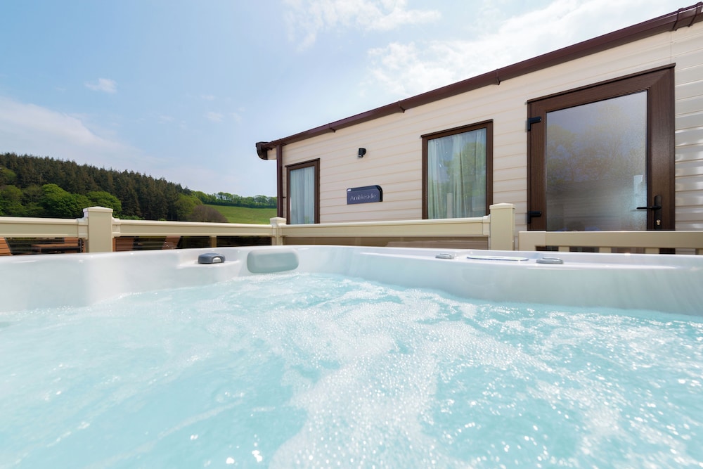 Mobile Home, 2 Bedrooms, Hot Tub photo 1