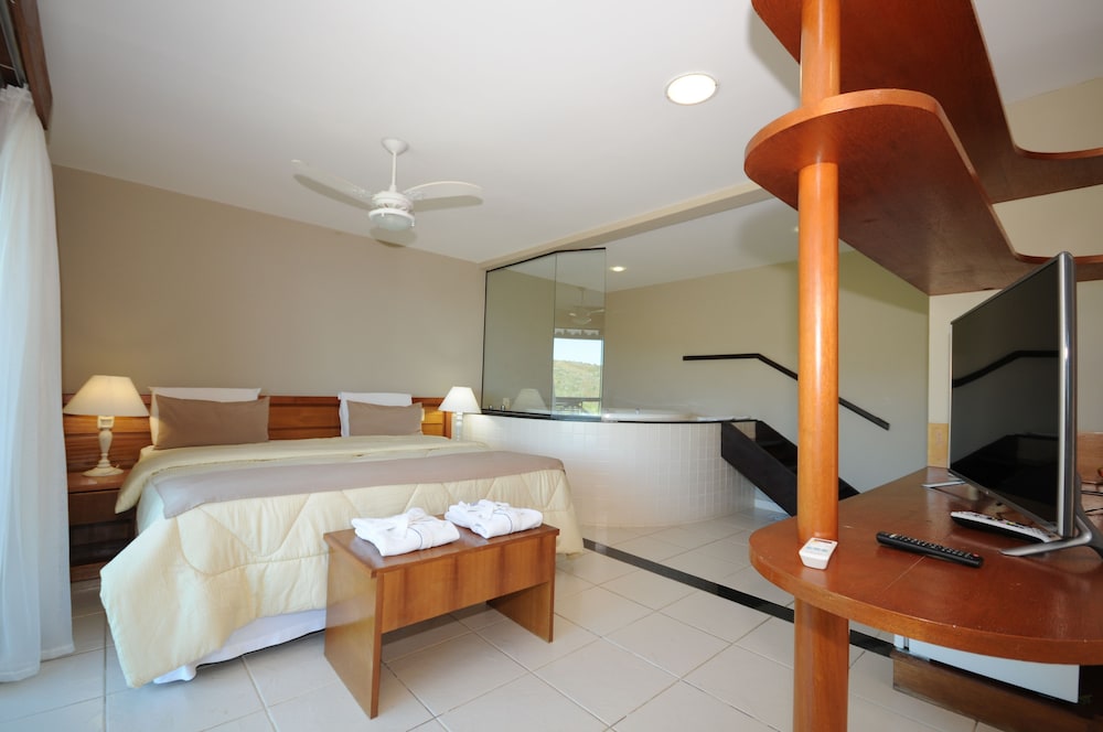 Room (Master) - Photo 41