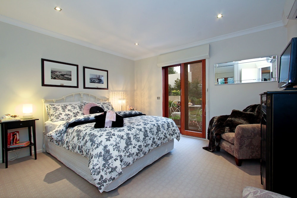 Guest Rooms 1 & 2 (2 Night Min) photo 3
