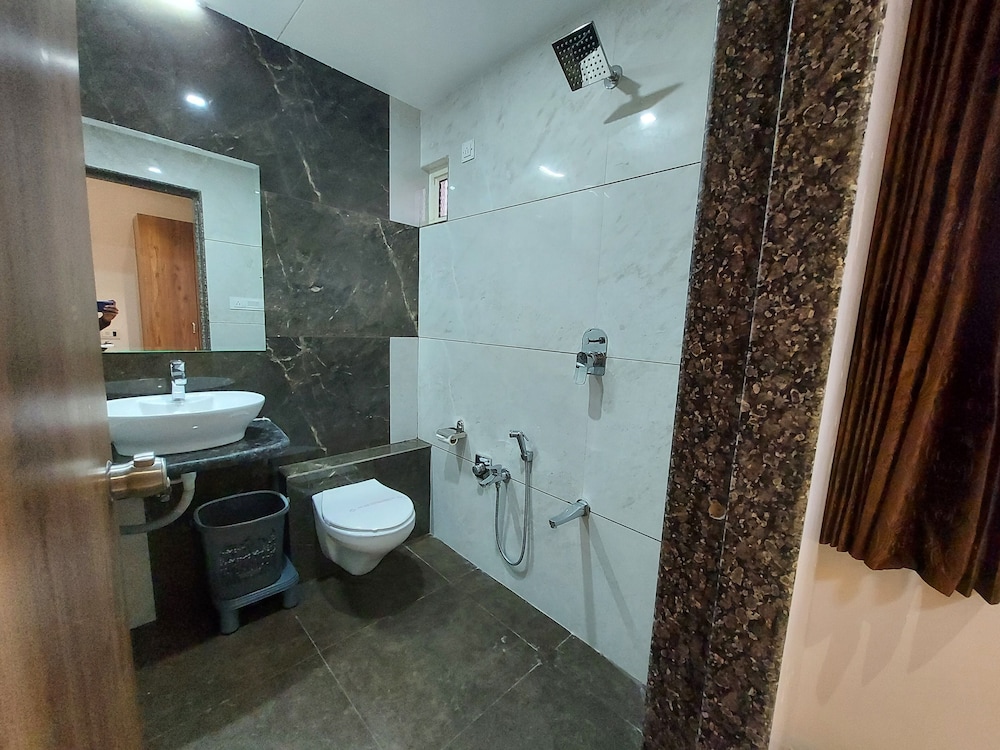 Deluxe Room - Photo 14