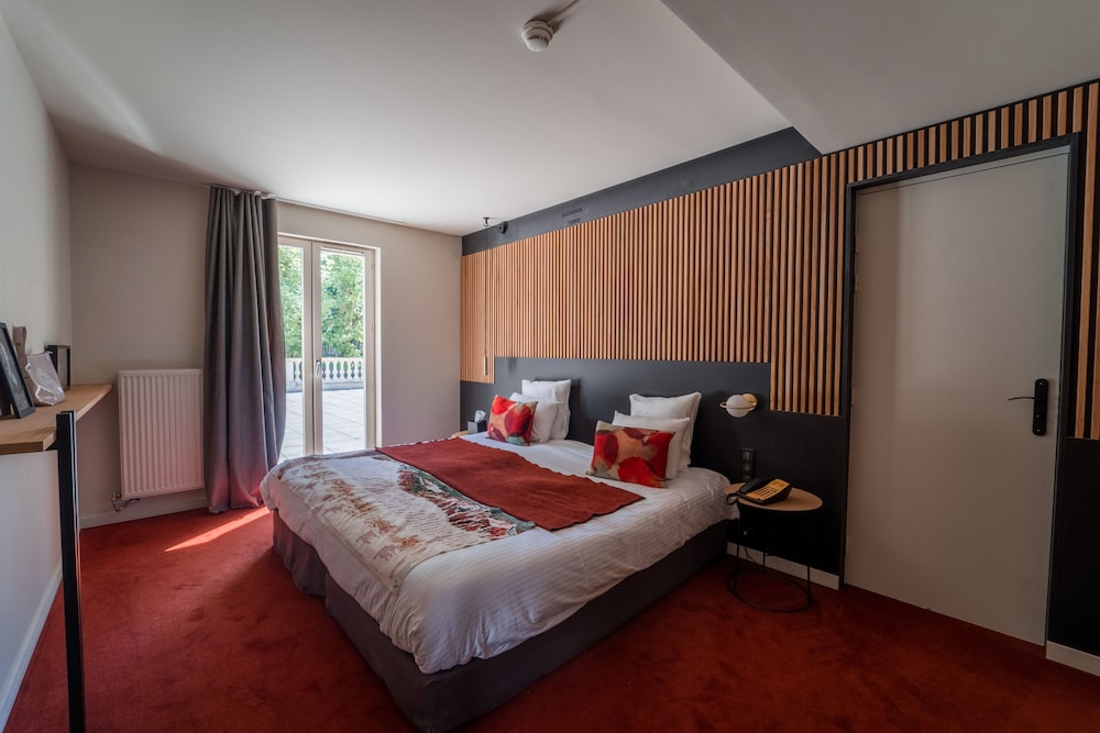 Premium Suite - Photo 1